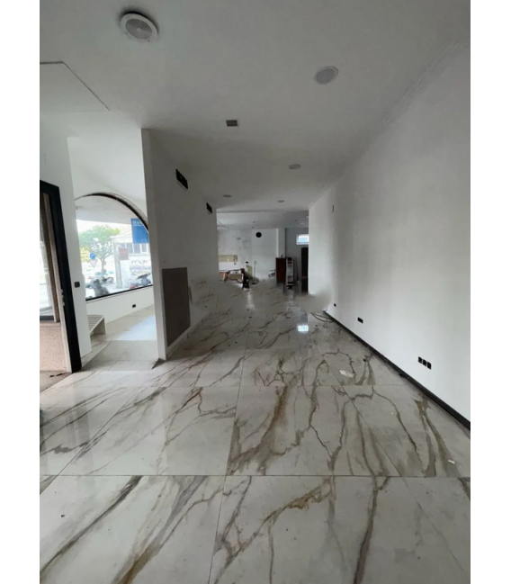 ALQUILER BAJO COMERCIAL DE 200 M2 EN PONTEVEDRA