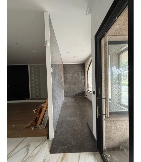 ALQUILER BAJO COMERCIAL DE 200 M2 EN PONTEVEDRA