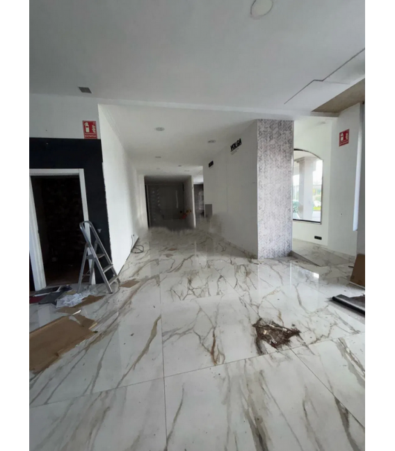 ALQUILER BAJO COMERCIAL DE 200 M2 EN PONTEVEDRA