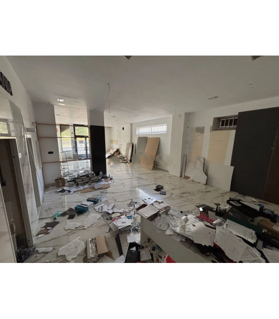 ALQUILER BAJO COMERCIAL DE 200 M2 EN PONTEVEDRA